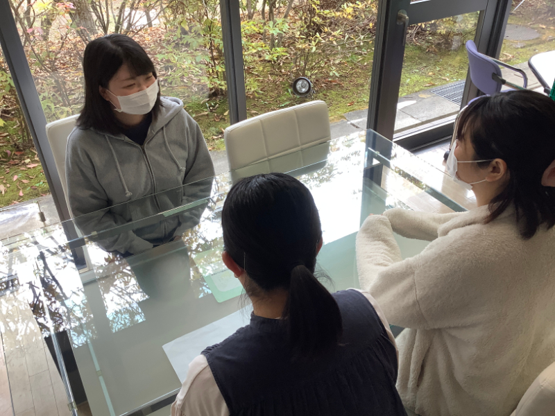 インタビューの様子①